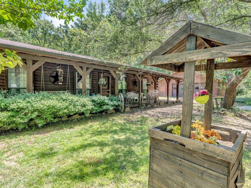 3/2 Log Home, 23 Acres, Shops, Pond : Bullard : Cherokee County : Texas