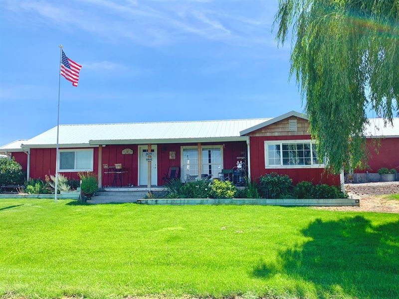 Home and Acreage, Just Wow : Tulelake : Modoc County : California