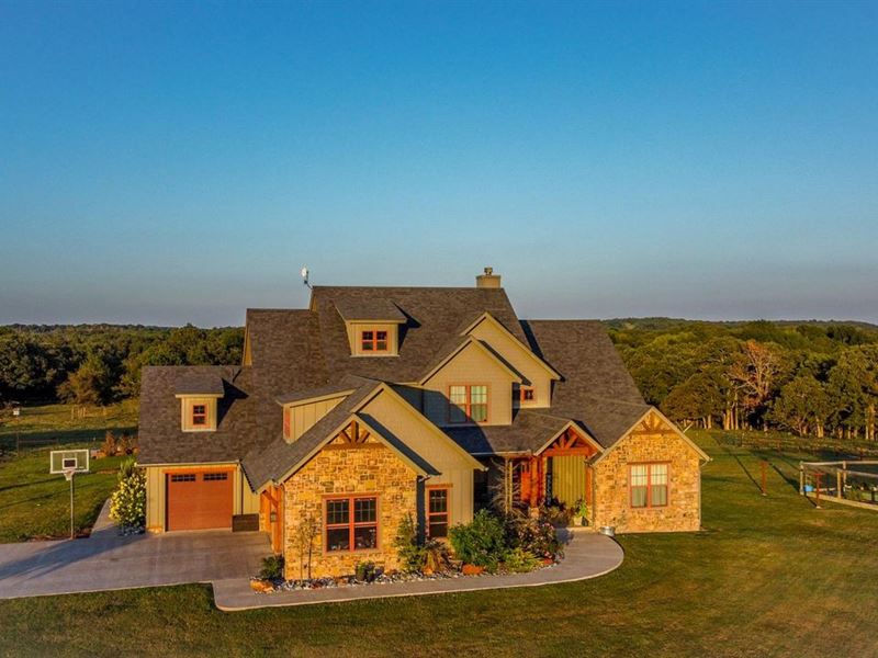 Buck Creek Ranch House and 15 Acres : Stonewall : Pontotoc County : Oklahoma