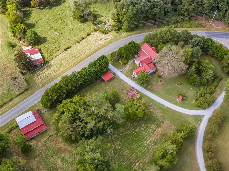 Restored Farmhouse with Acreage : Bear Creek : Chatham County : North Carolina
