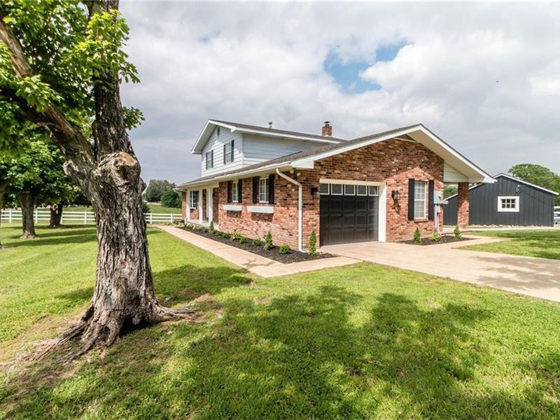 Large Home on 29 Acres for Sale : Poplar Bluff : Butler County : Missouri