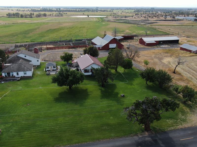 Fox Farm in Powell Butte, Oregon : Powel Butte : Deschutes County : Oregon