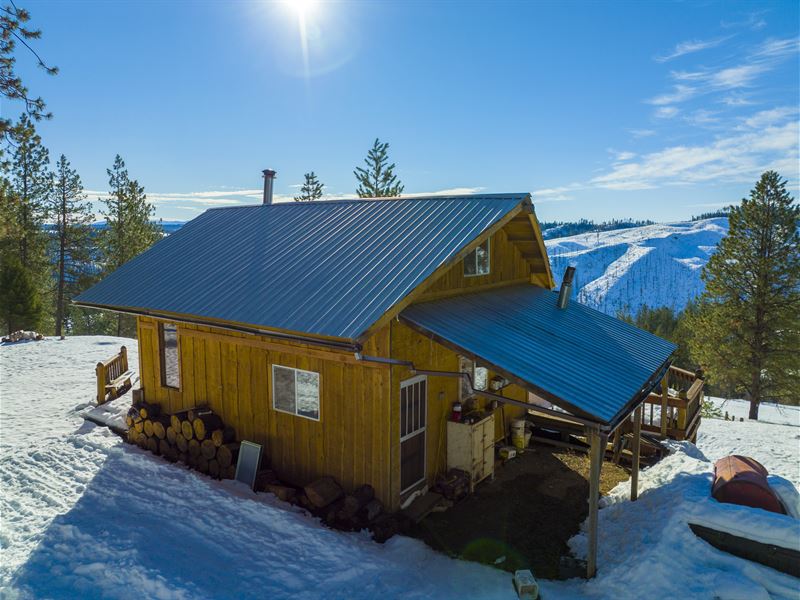 A Hunter's Retreat Ranch for Sale in Weippe, Clearwater County, Idaho