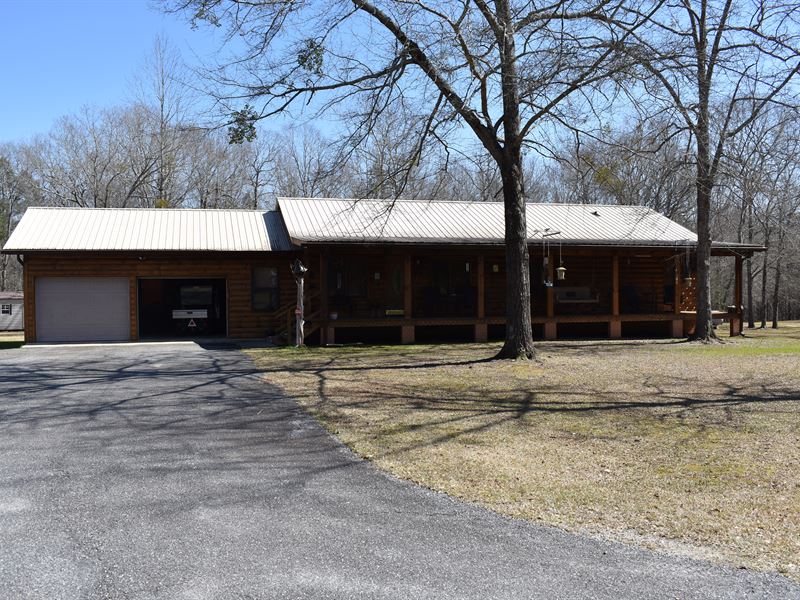 Beautiful Log Home with Acreage : Elberton : Elbert County : Georgia