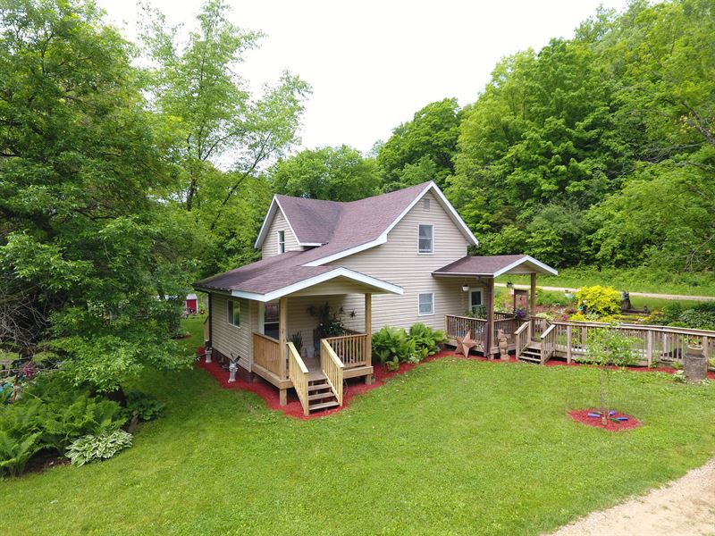 20 Acre Hobby Farm with Spring : Soldiers Grove : Richland County : Wisconsin