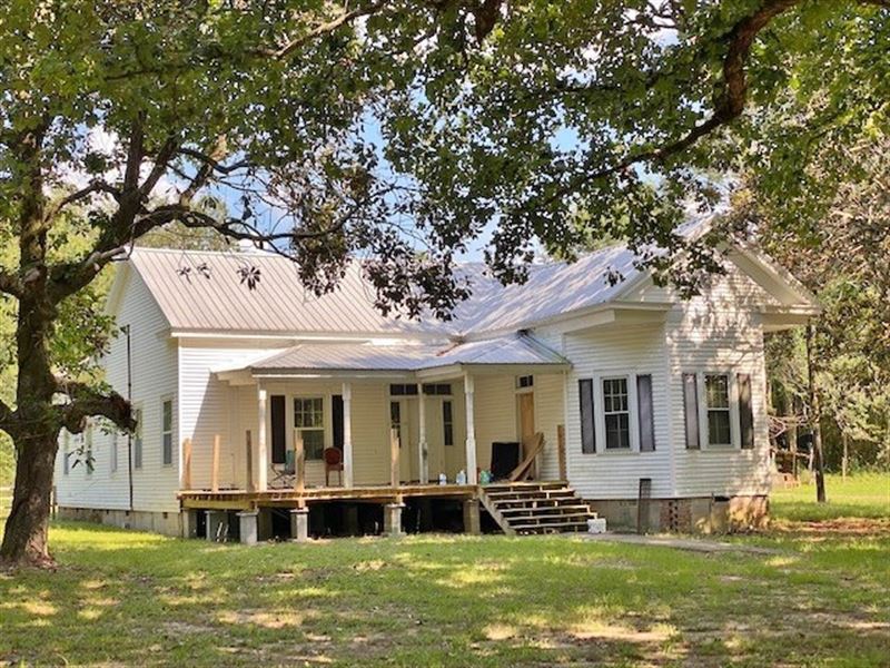 Home & 12 Acres in Npsd : Summit : Pike County : Mississippi