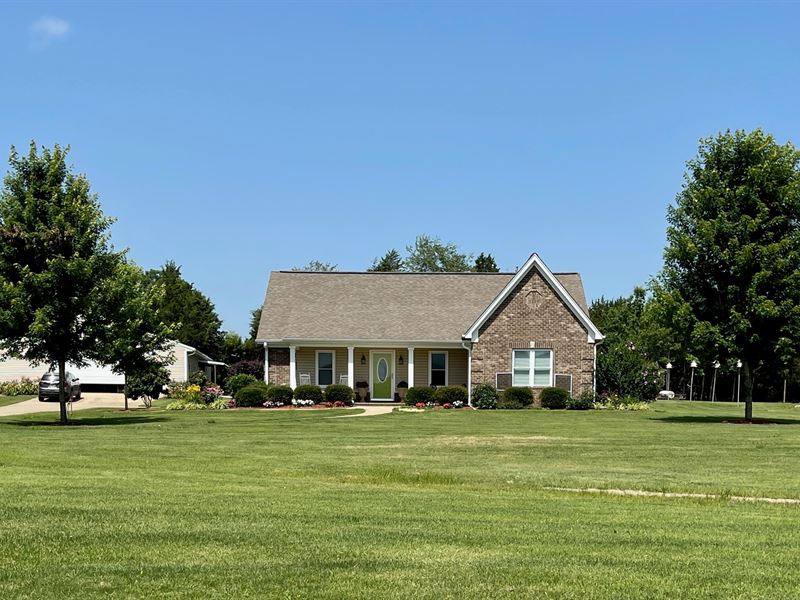 Brick House with Pond & Shop : Middleton : Hardeman County : Tennessee