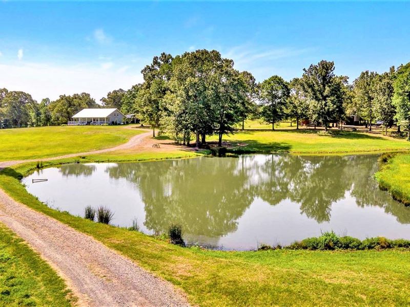 Gorgeous 2018 Farmhouse, Shop, Pond : Gallatin : Cherokee County : Texas