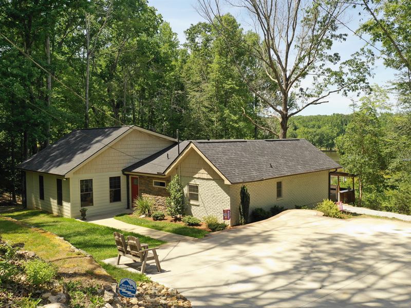 Lake Front Home with Acreage : Anderson : Anderson County : South Carolina