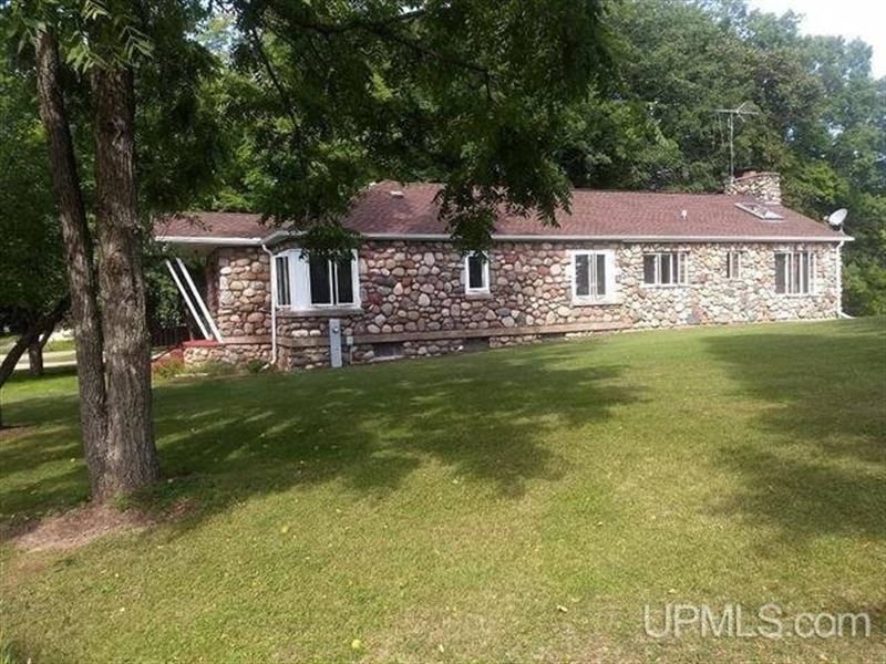40 Acre Country Home : Norway : Dickinson County : Michigan