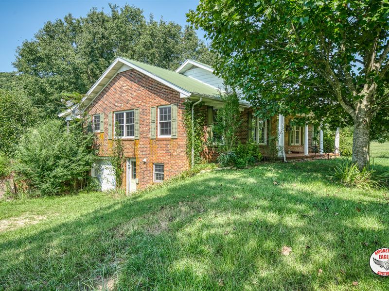 Brick Home & 133+/- Acres : Alpine : Overton County : Tennessee