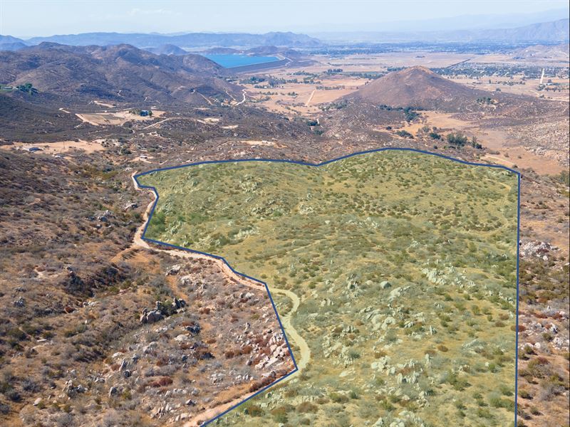 Hilltop Lake Views : Hemet : Riverside County : California