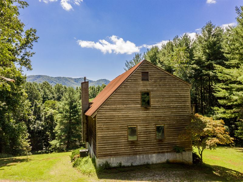 House with Mountain Views : Monroe : Amherst County : Virginia