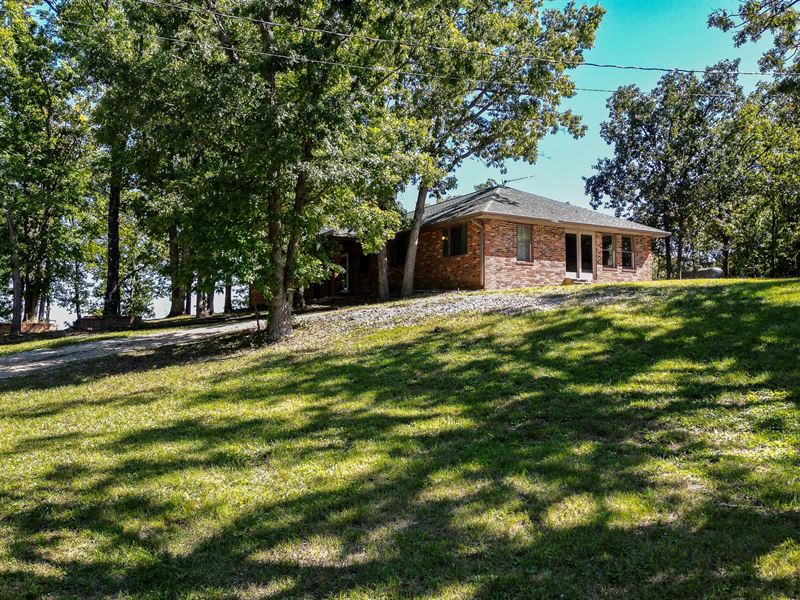 Brick Country Home with Land : Mountain Grove : Texas County : Missouri