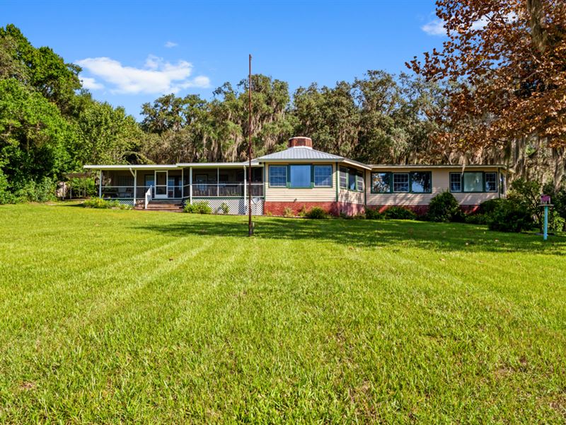 Multi-Family Waterfront Home : Keystone Heights : Collier County : Florida