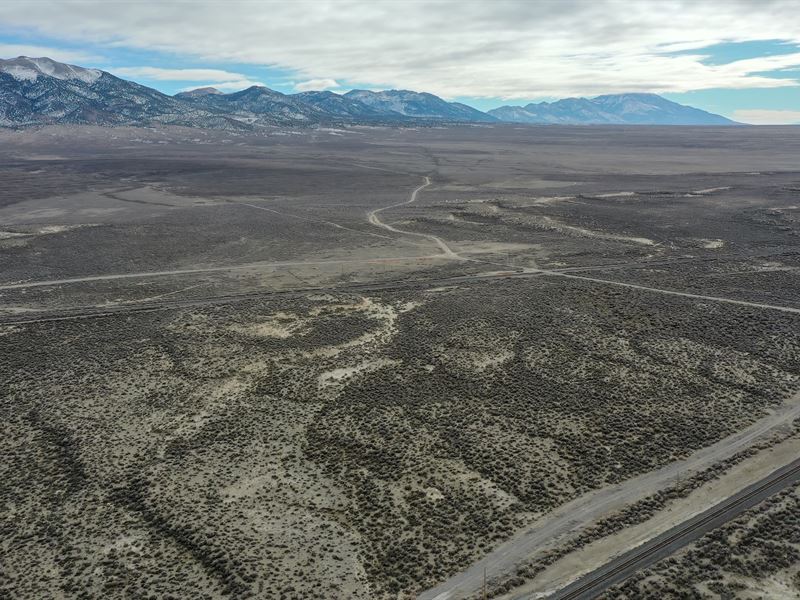 Tranquility in an Off-Grid Paradise : Montello : Elko County : Nevada