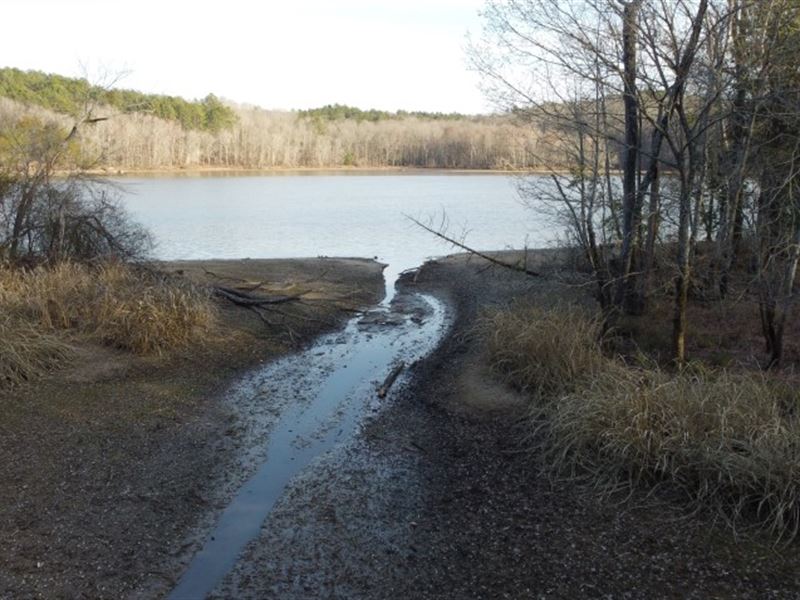 Secluded Lake Wateree Retreat : Great Falls : Fairfield County : South Carolina