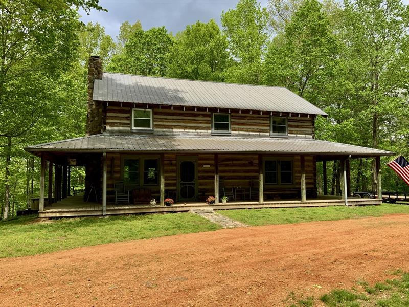Custom Log Home on 121 Acres Overlo : Dover : Stewart County : Tennessee