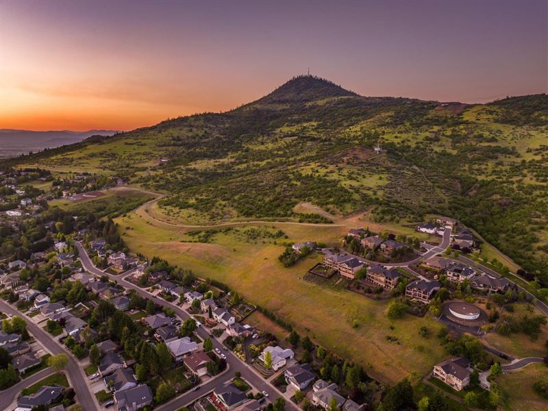 The Ridge at The Highlands : Medford : Jackson County : Oregon