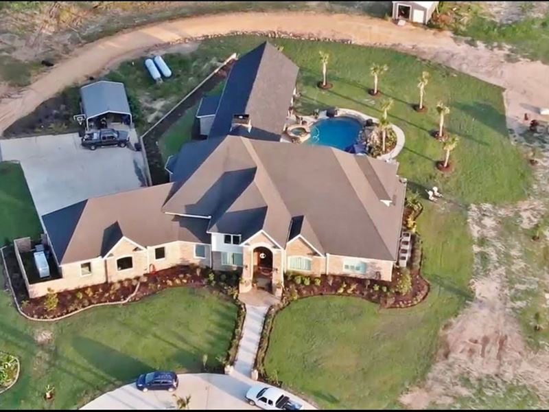 Luxury Home and 64 Acres : Tylertown : Walthall County : Mississippi