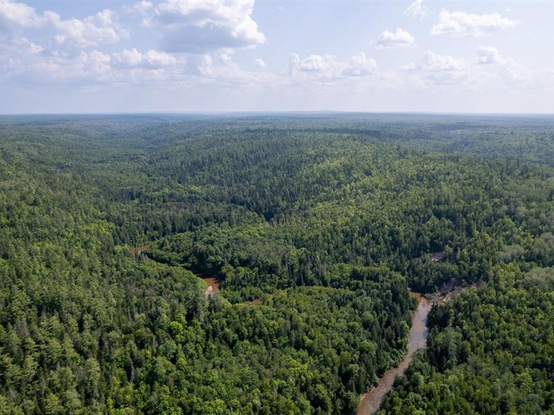 208 Secluded AC & River Frontage : Stannard : Ontonagon County : Michigan