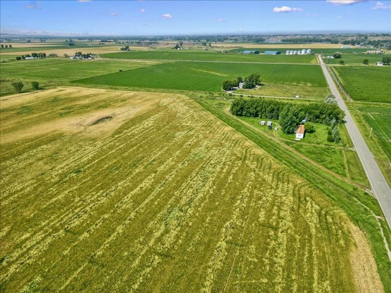Acreage To Build Upon Lot : Huntley : Yellowstone County : Montana