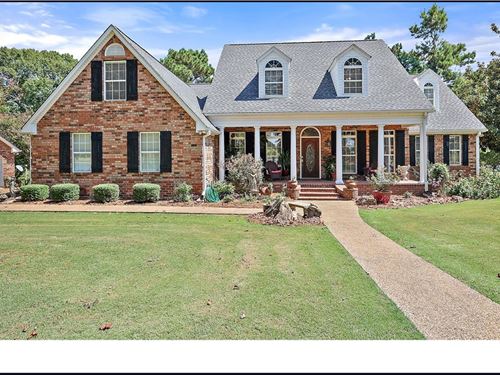 46.5 Acres With a Home in Madison : Flora : Madison County : Mississippi