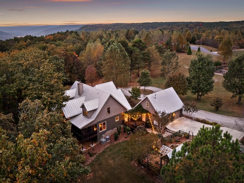 Serene Mountain Home on Acreage : South Pittsburg : Marion County : Tennessee