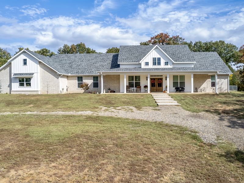 Beautiful Farm with Pellet Houses : Sallisaw : Sequoyah County : Oklahoma