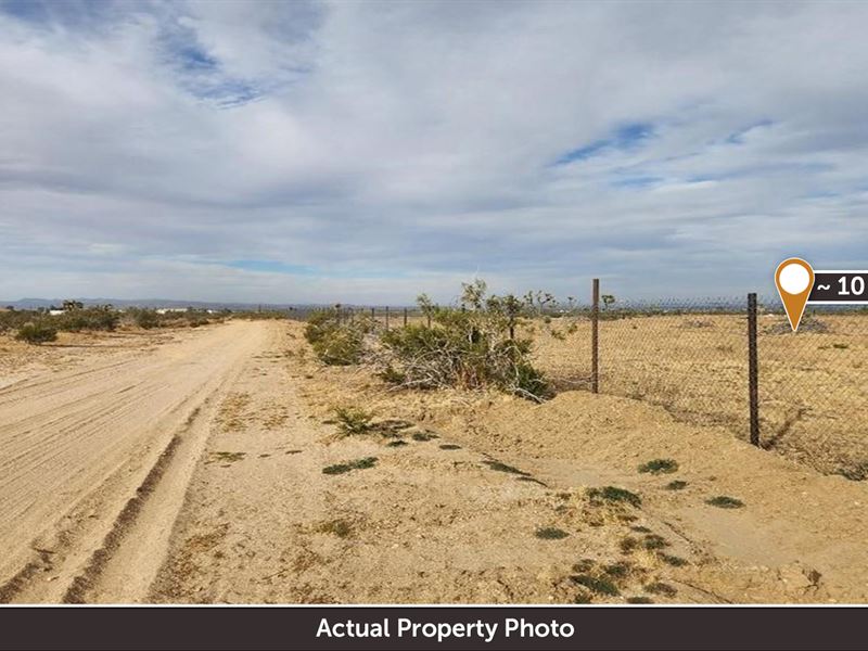 Unique Lot with Water on 3 Sides : Phelan : San Bernardino County : California