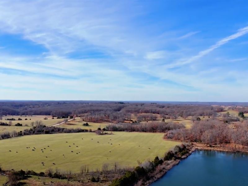 Farm with Lake for Sale : West Plains : Howell County : Missouri