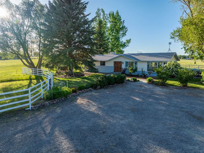 Pristine Lakeview Road Estate, Ranch for Sale in Wyoming, 376707