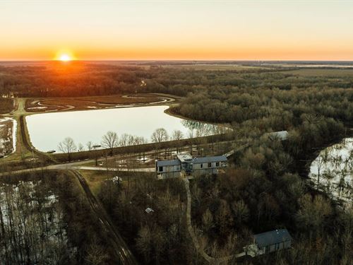 806.5 Acres With Lodging In Sunflow : Sunflower : Mississippi