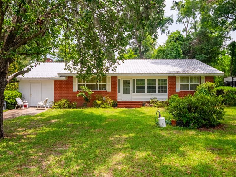 Charming Brick Home on 13.95 Acres : Jennings : Hamilton County : Florida