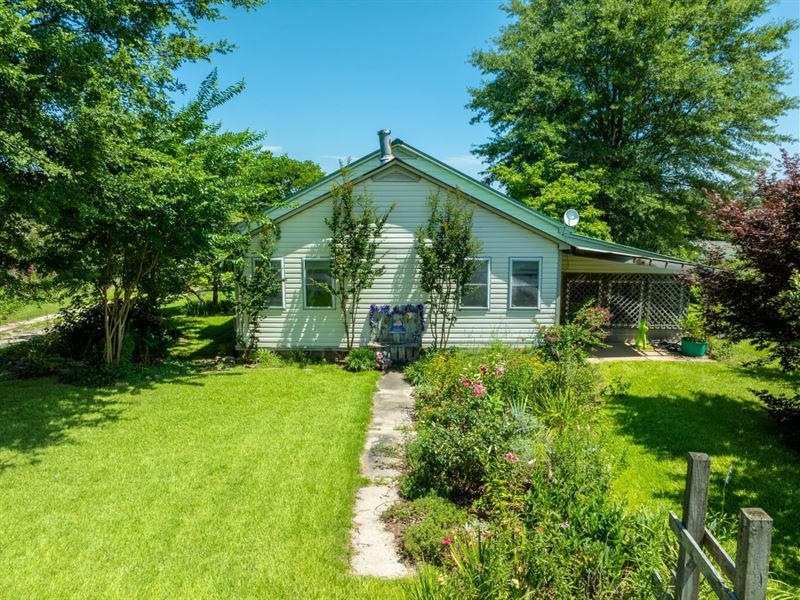 10 Acres, Barn, Pasture, Pond : Batesville : Independence County : Arkansas