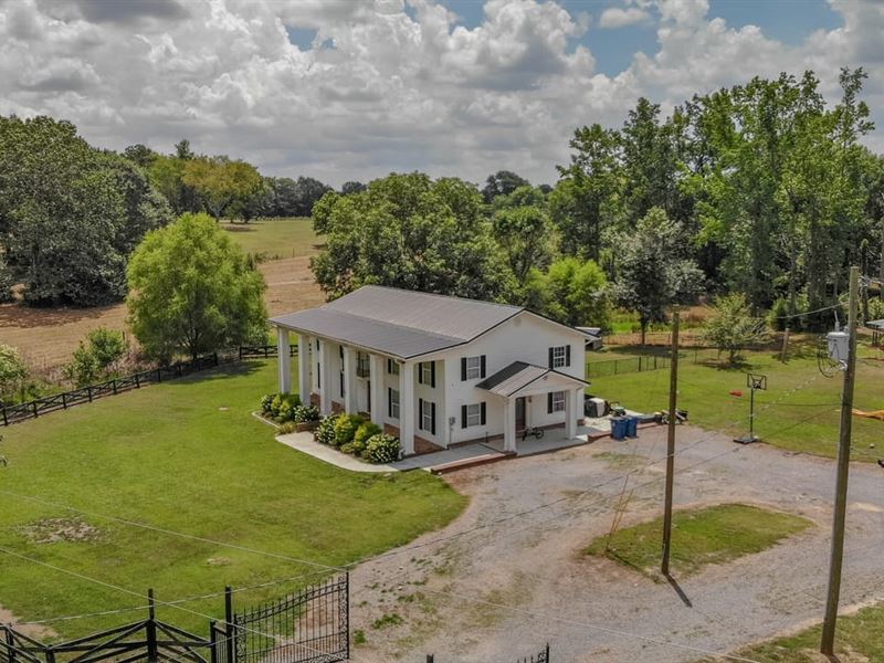 Albertville Home and 10 Acres : Albertville : Marshall County : Alabama