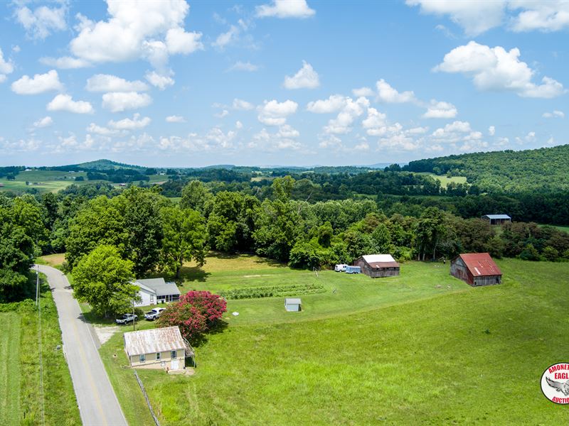 44.66 /- Acres with Improvements : Pall Mall : Pickett County : Tennessee