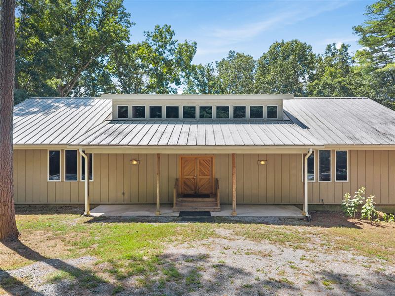 Home, Quonset Hut and 40 +/- Acres : Fairview : Williamson County : Tennessee