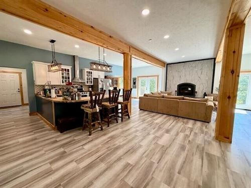 15.67 Acres, 3 Bed/4 Bath, Barn, Wo : Willow Springs : Texas County : Missouri