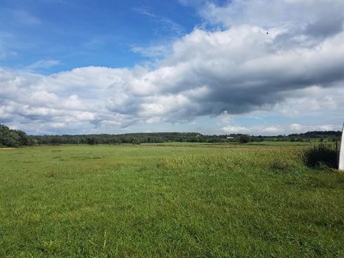 Farm, Ponds, Cabin, Barn : Pikeville : Bledsoe County : Tennessee