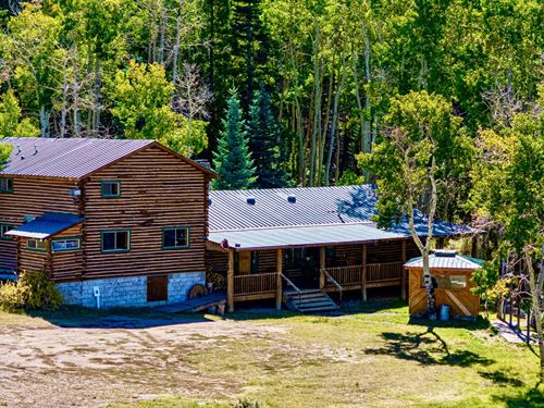 Tres Cuerdas Lodge And Ranch : Amalia : Taos County : New Mexico