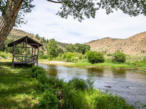 Laramie River Hideaway : Jelm : Albany County : Wyoming