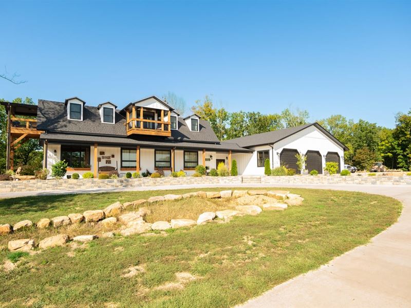 Stunning Estate on a Beautiful 50 : Williamsville : Wayne County : Missouri