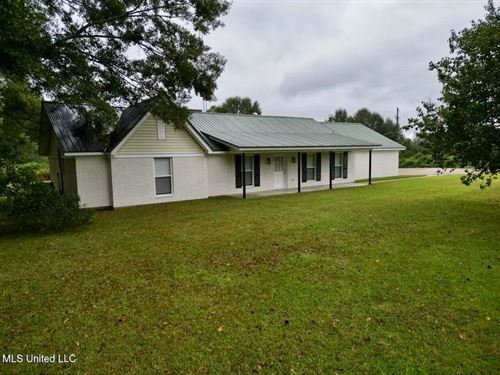 Remodeled Home on Acreage in Natche : Natchez : Adams County : Mississippi