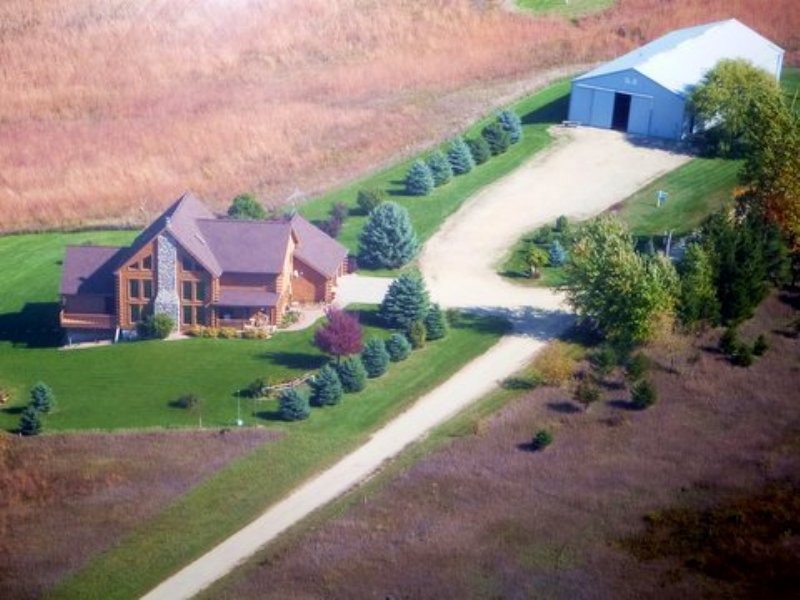 Custom Built Log Home On 40 Acres : Barneveld : Iowa County : Wisconsin
