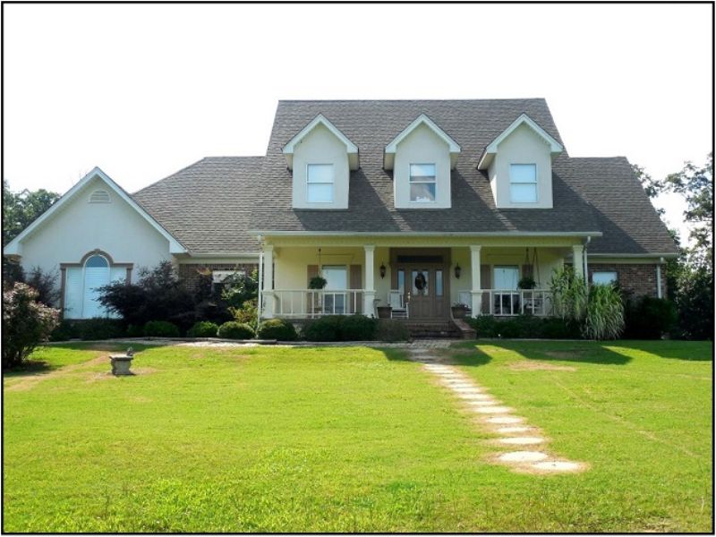 7.5 Acres With Homes Ranch for Sale in Grenada, Grenada County