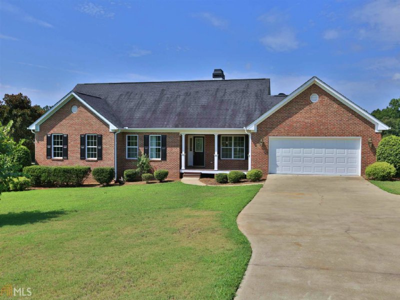 Remodeled Brick Ranch On 5+ Acres, Ranch for Sale in 99301
